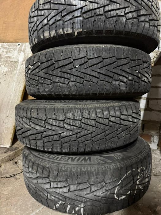 Продам диски з зимовой гумой Roadstoune 225/65 r17