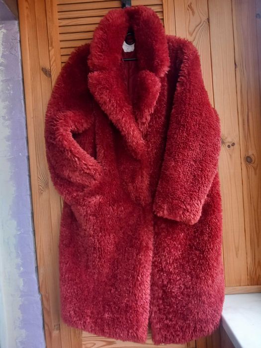 Яскрава шубка з штучного хутра