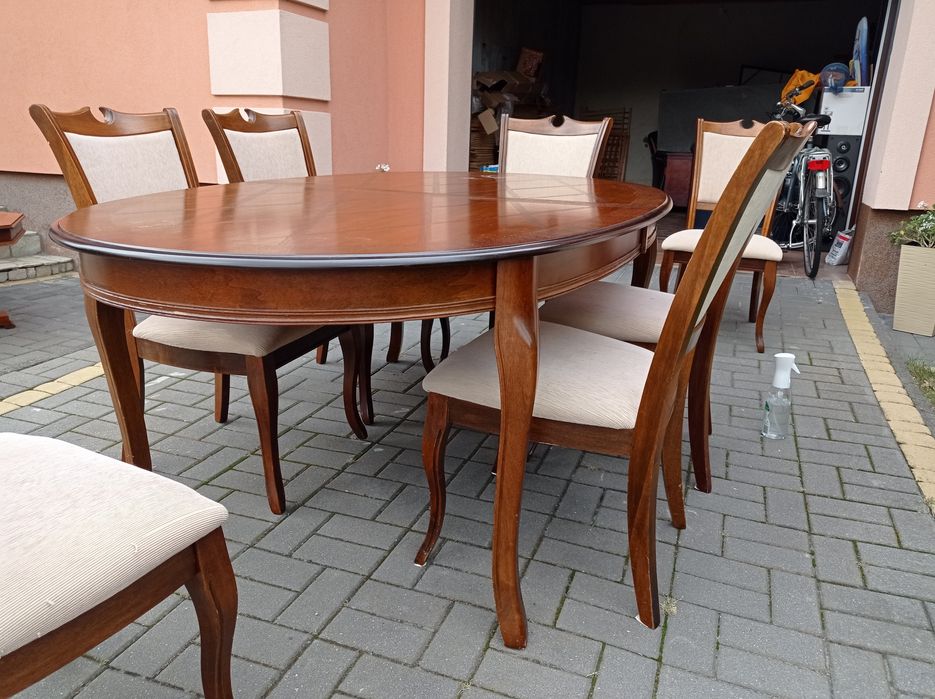 Stół drewniany + 8 drewnianych  krzeseł