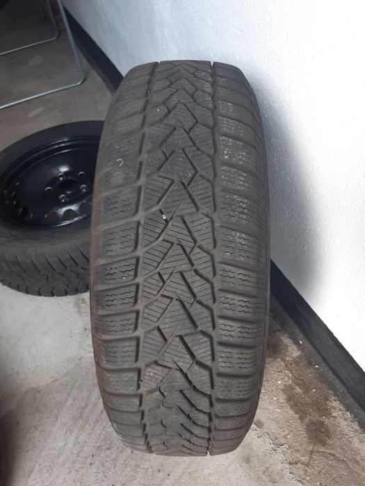 Komplet opon zimowych Uniroyal WinterExpert 195/65 R15 + felgi Golf 5