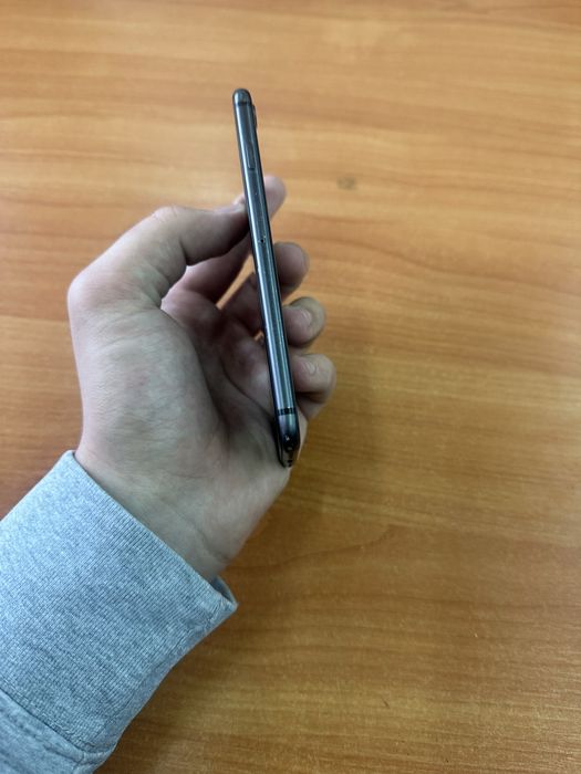 Продам iPhone 8 64gb Black