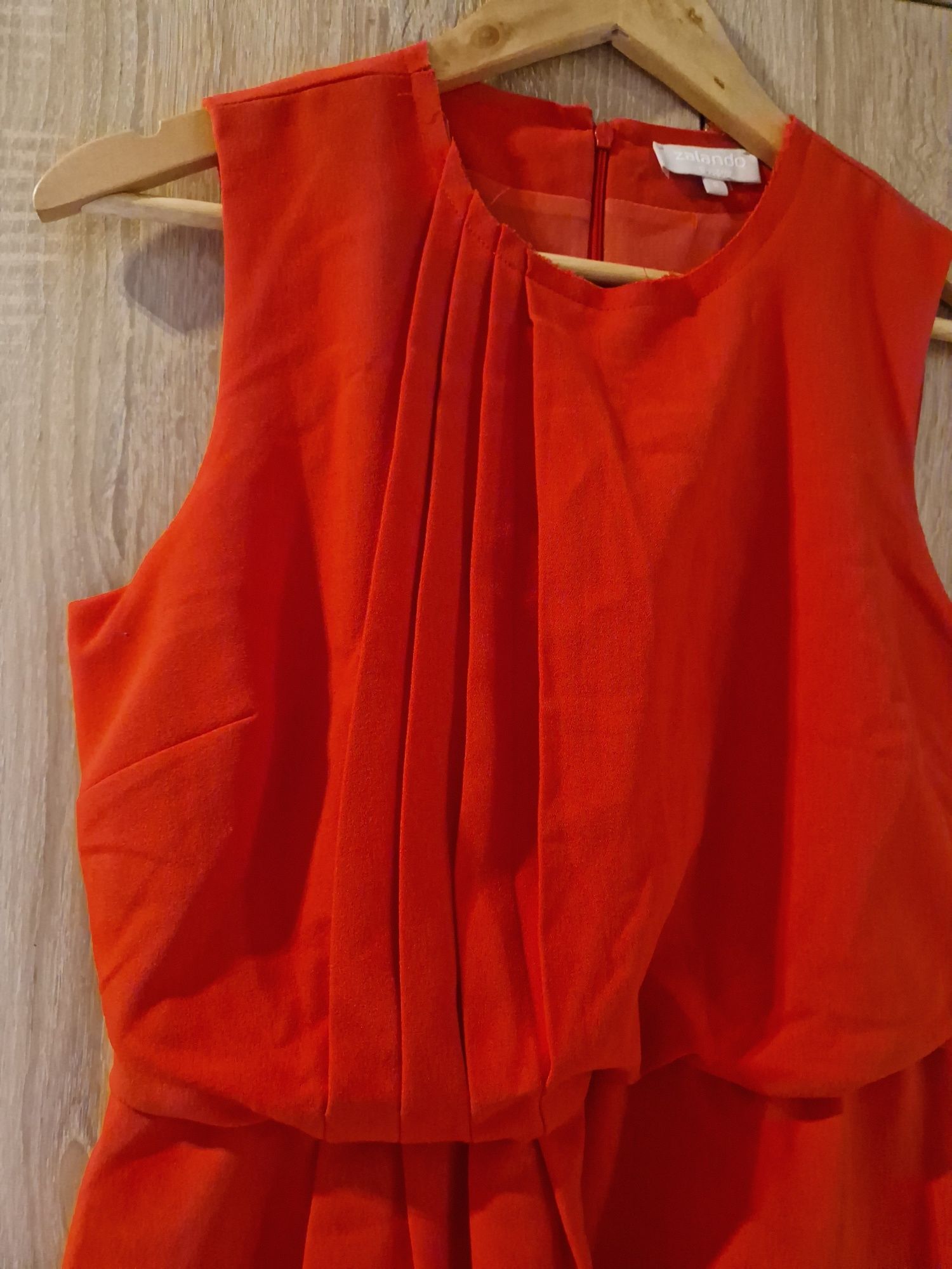 Czerwona sukienka S od Zalando