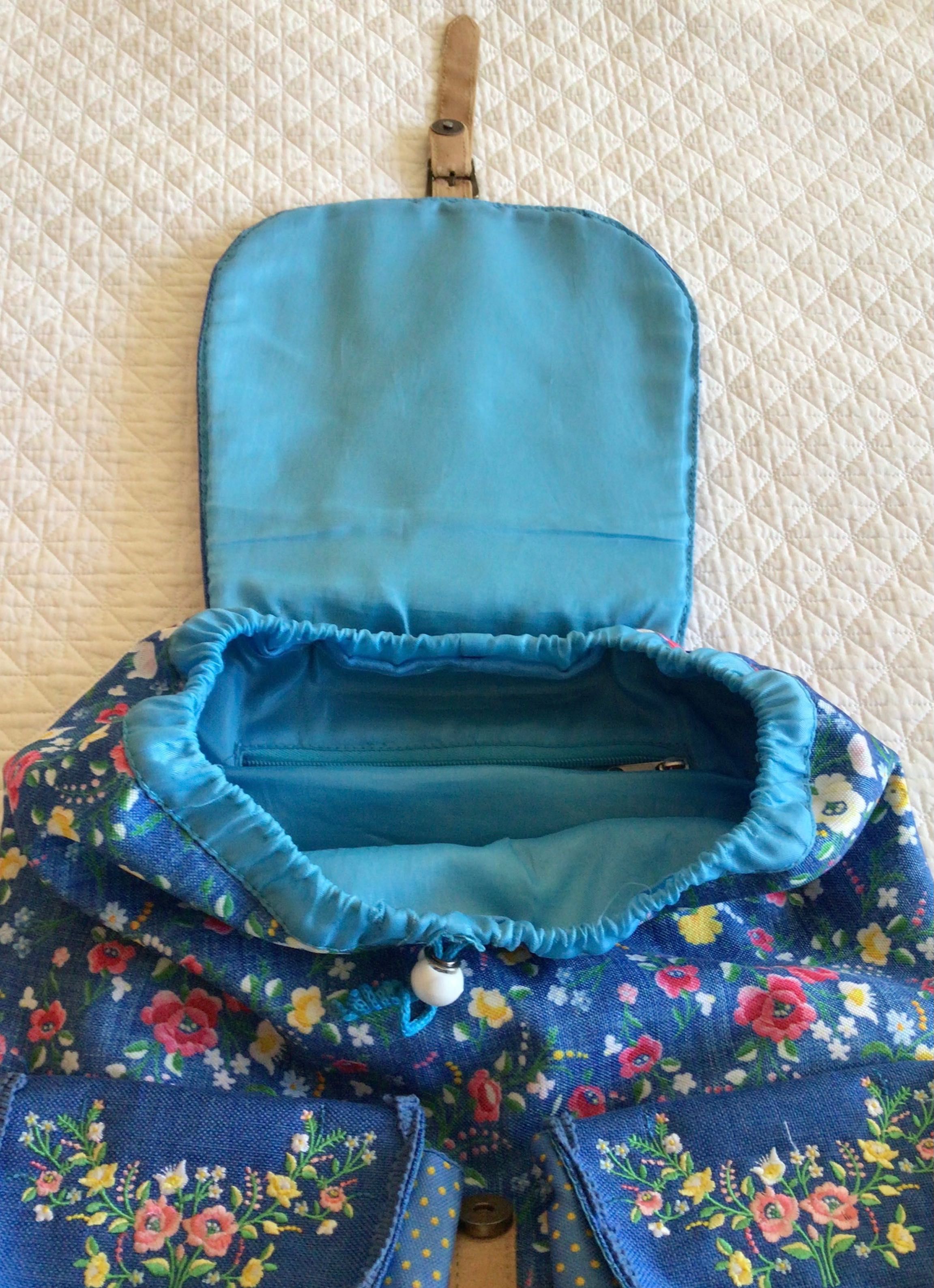 Mochila AMBAR+ 4 estojos+ 3 capas+ caderno