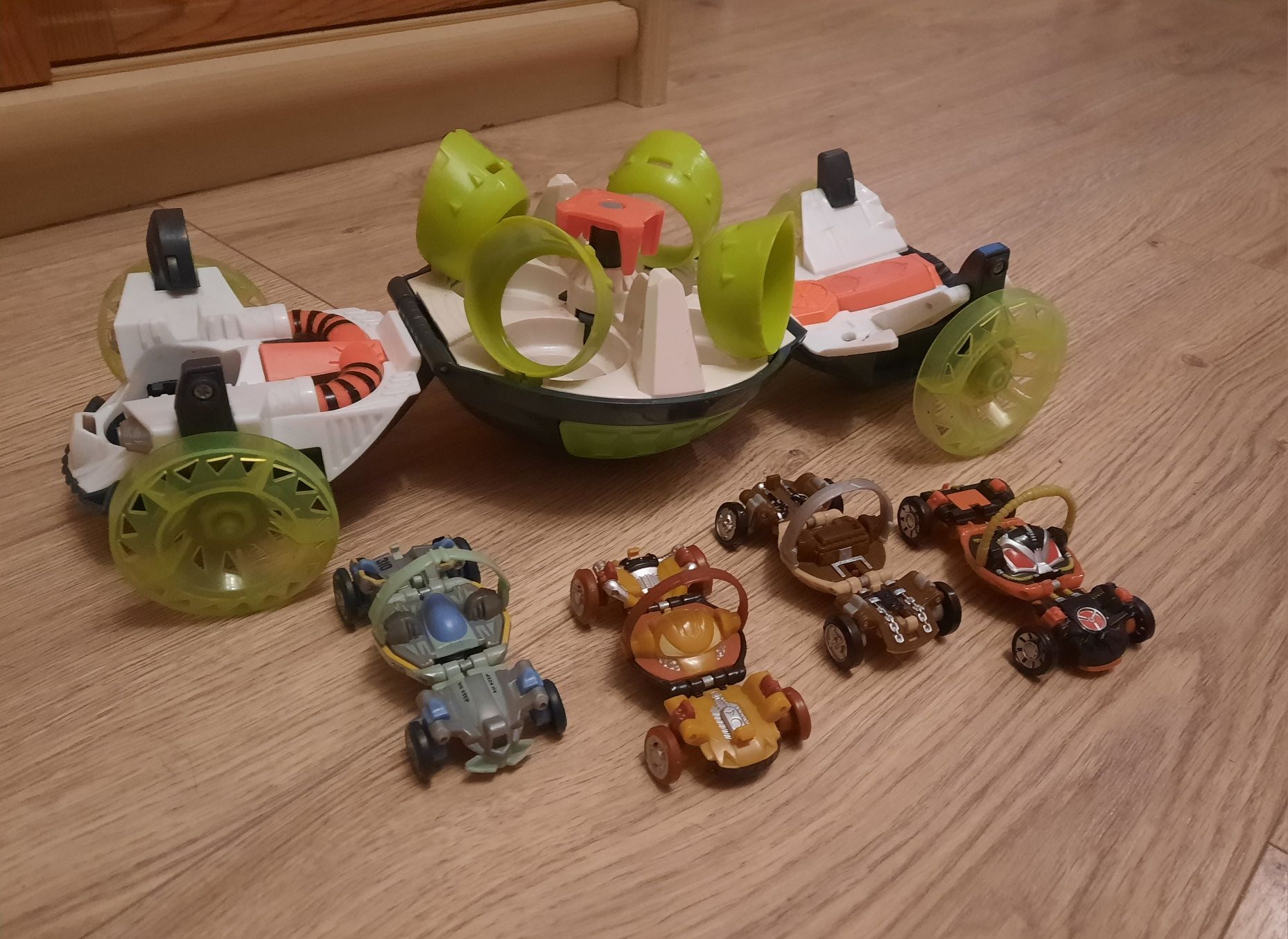 Mattel Hot Wheels Ballistiks Autokule Wóz Bojowy