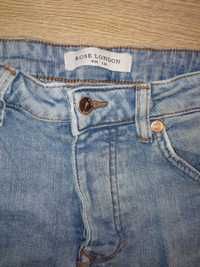 Spodnie jeans z dziurami