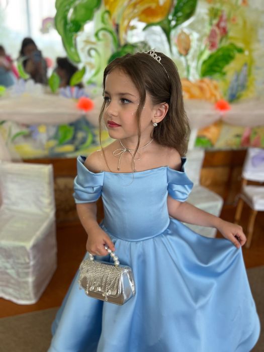 Сукня святкова на дівчинку