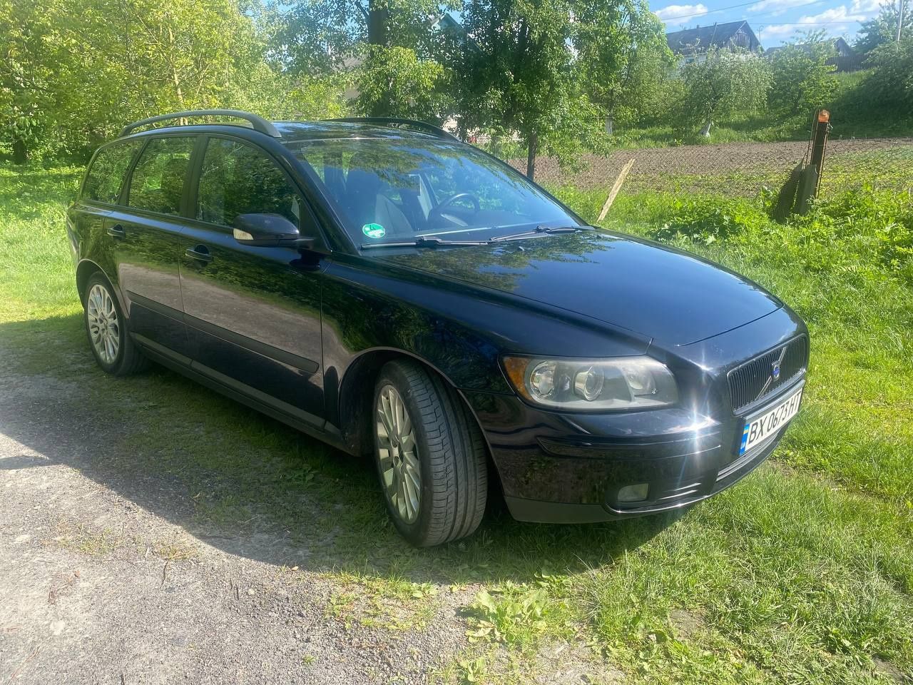 Автомобіль в ідеальному стані Volvo v 50.