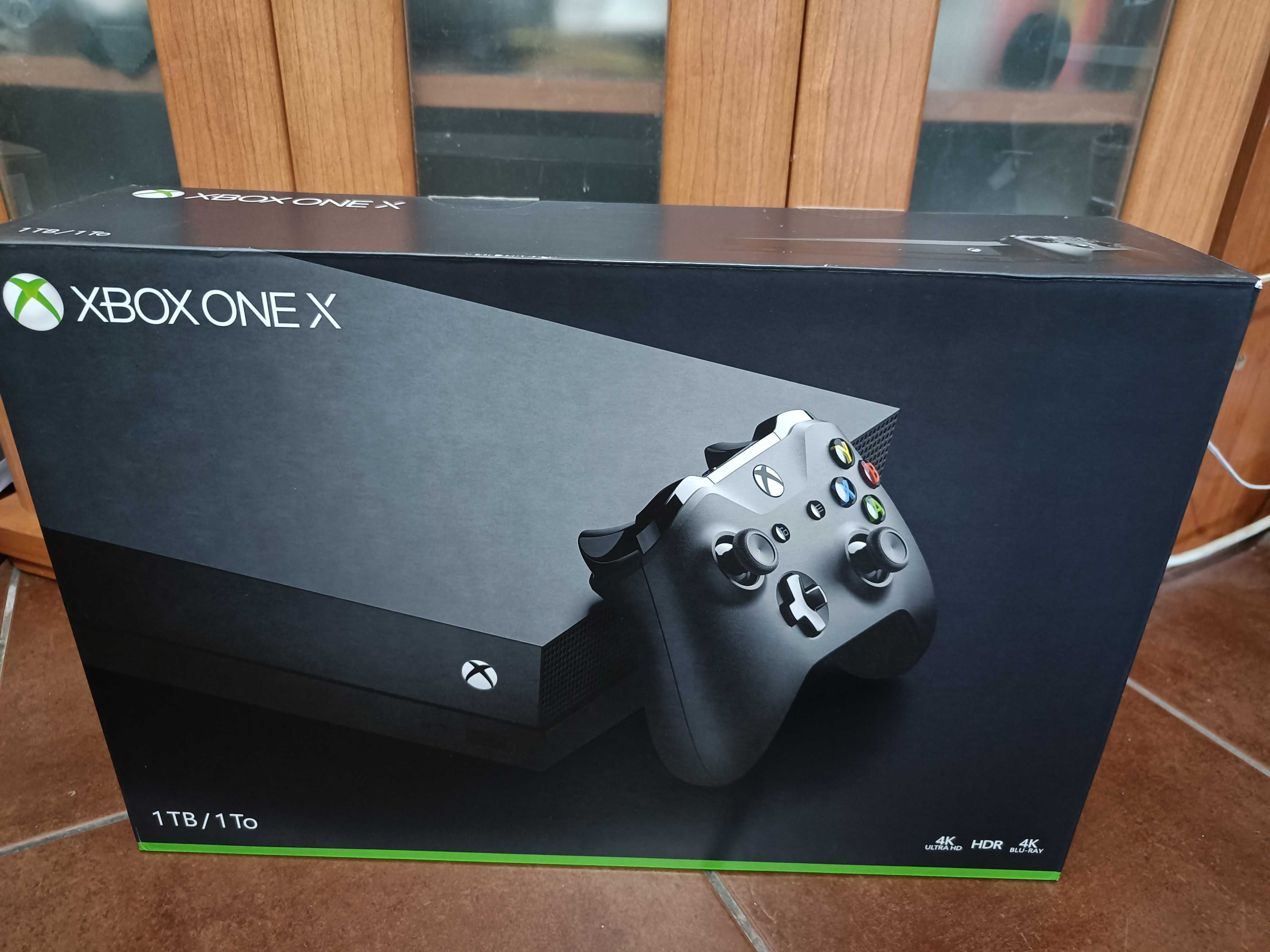 XBOX One X 1TB com caixa quase nova