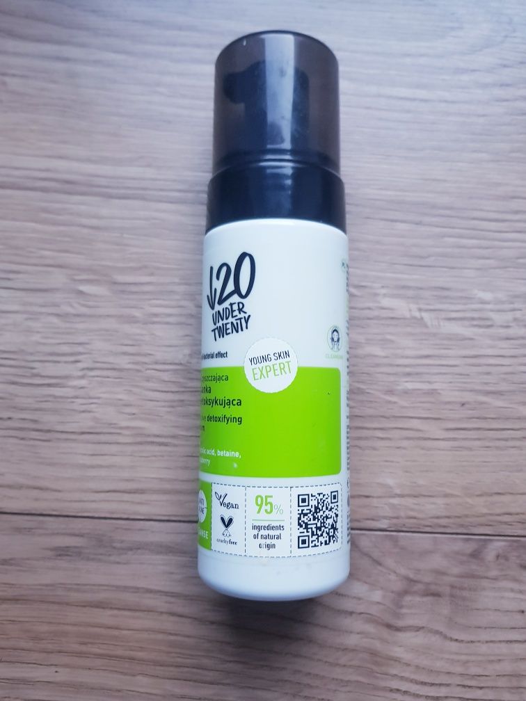 Nowa pianka oczyszczająca do mycia twarzy Under Twenty 150ml