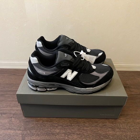 New Balance 2002R