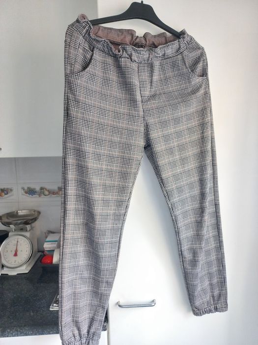 Calças de xadrez, super confortáveis com  2 bolsos. Elástico na  cintu