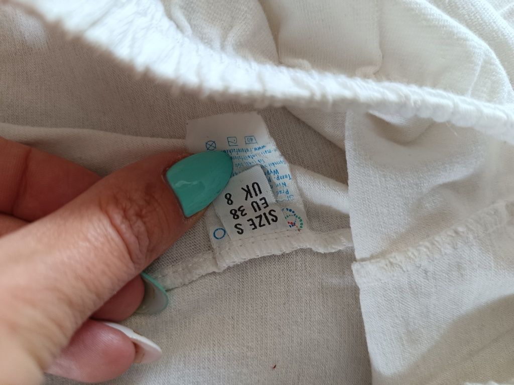 Białe getry legginsy za kolano