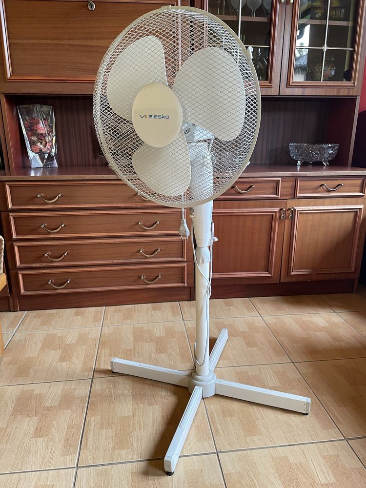 Wentylator na nodze.