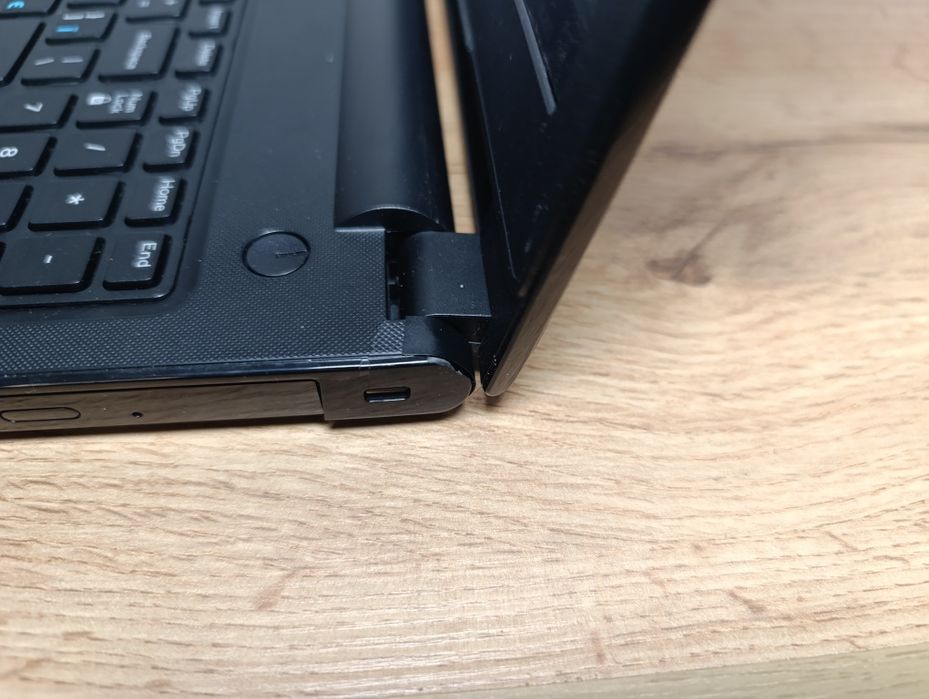 15'6 ноутбук Dell Inspiron/i5-7200U/8GB DDR4/256GB SSD/Батарея 3години