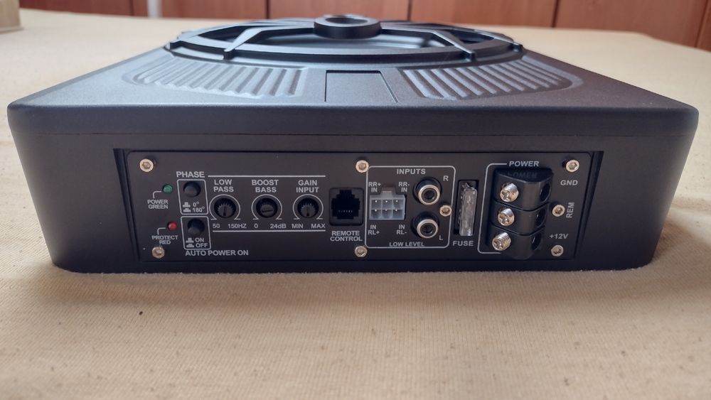 Subwoofer aktywny pod fotel głośnik 25cm car audio RGB