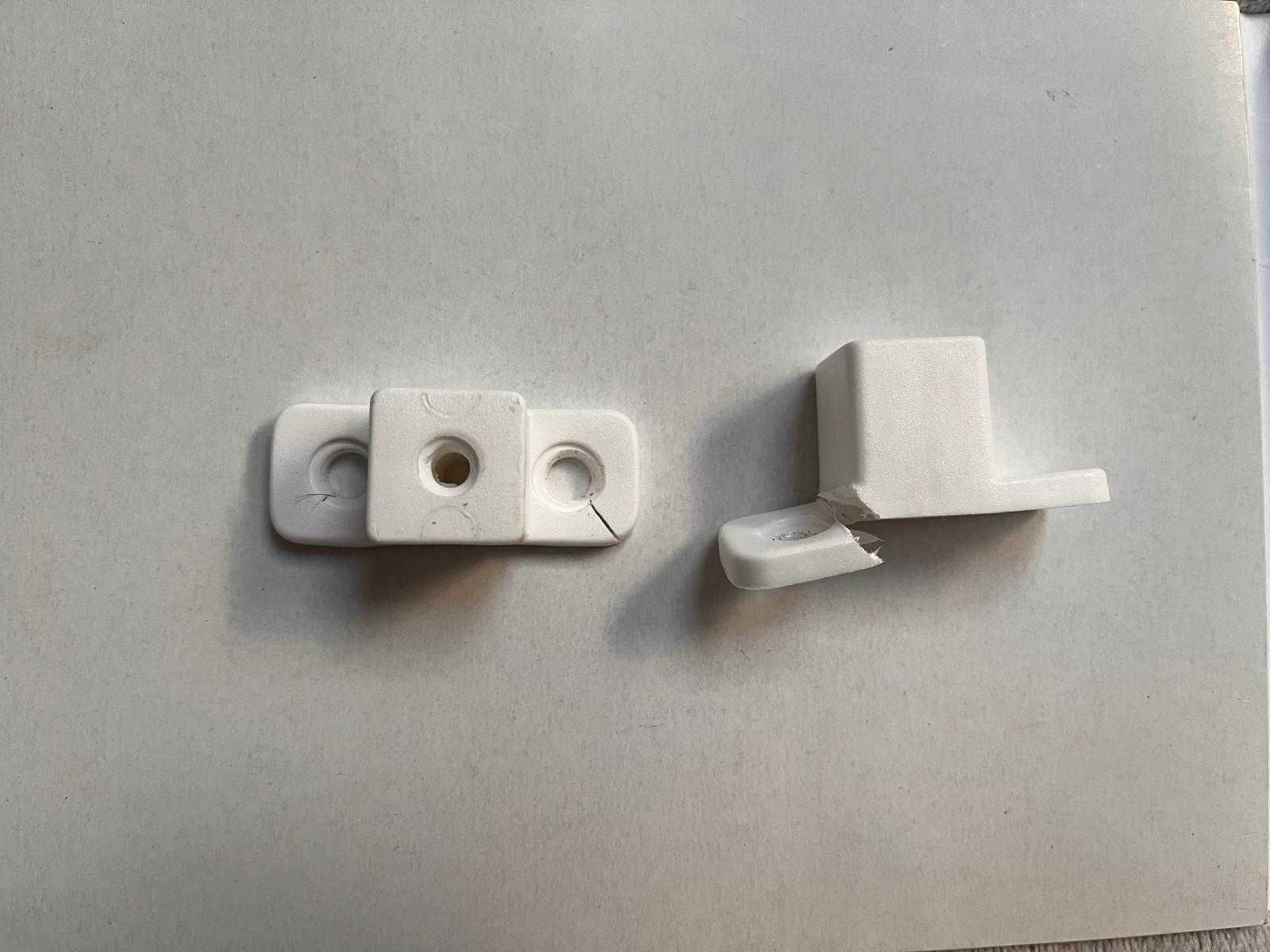 Uchwyty do prowadnic. Adapter do szaf modułowych. 8 sztuk.
