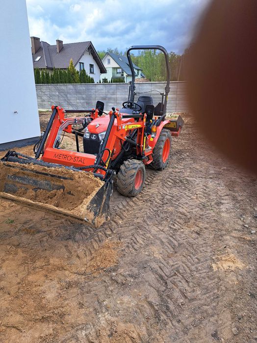 Rozwożenie ziemi, usługi traktorkiem z ładowaczem, trawniki