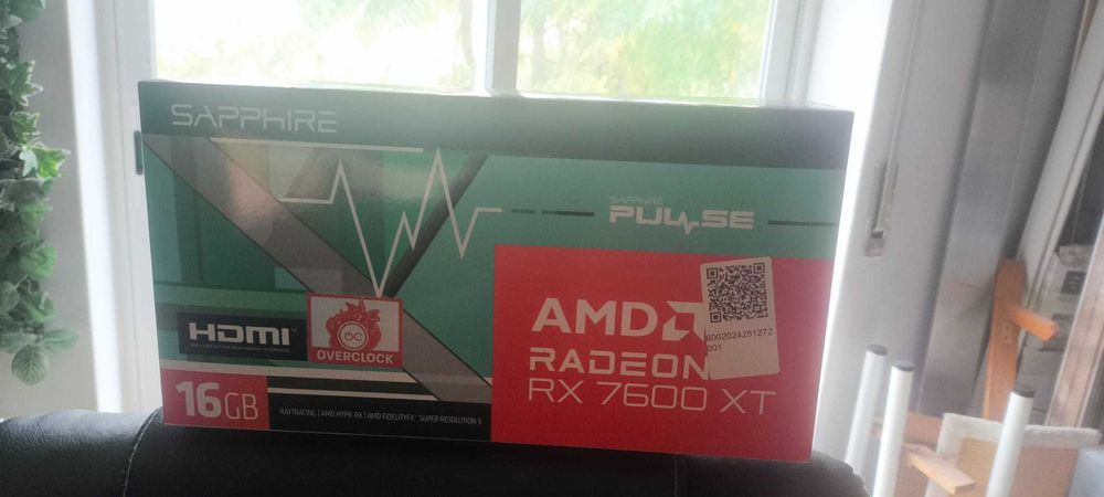 Sapphire PULSE Radeon RX 7600 XT 16GB