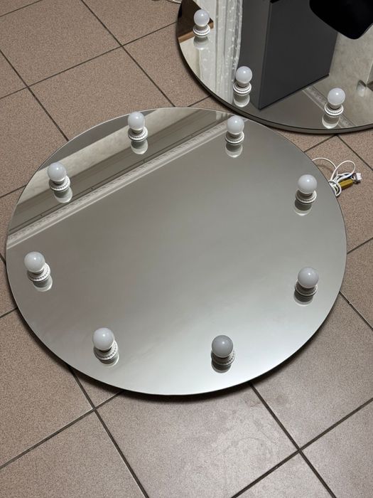 Дзеркало з підсвіткою нове