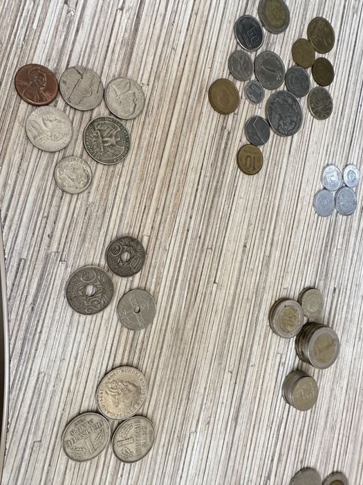 120 монет СССР, французские, немецкие марки, американские центы и т.д