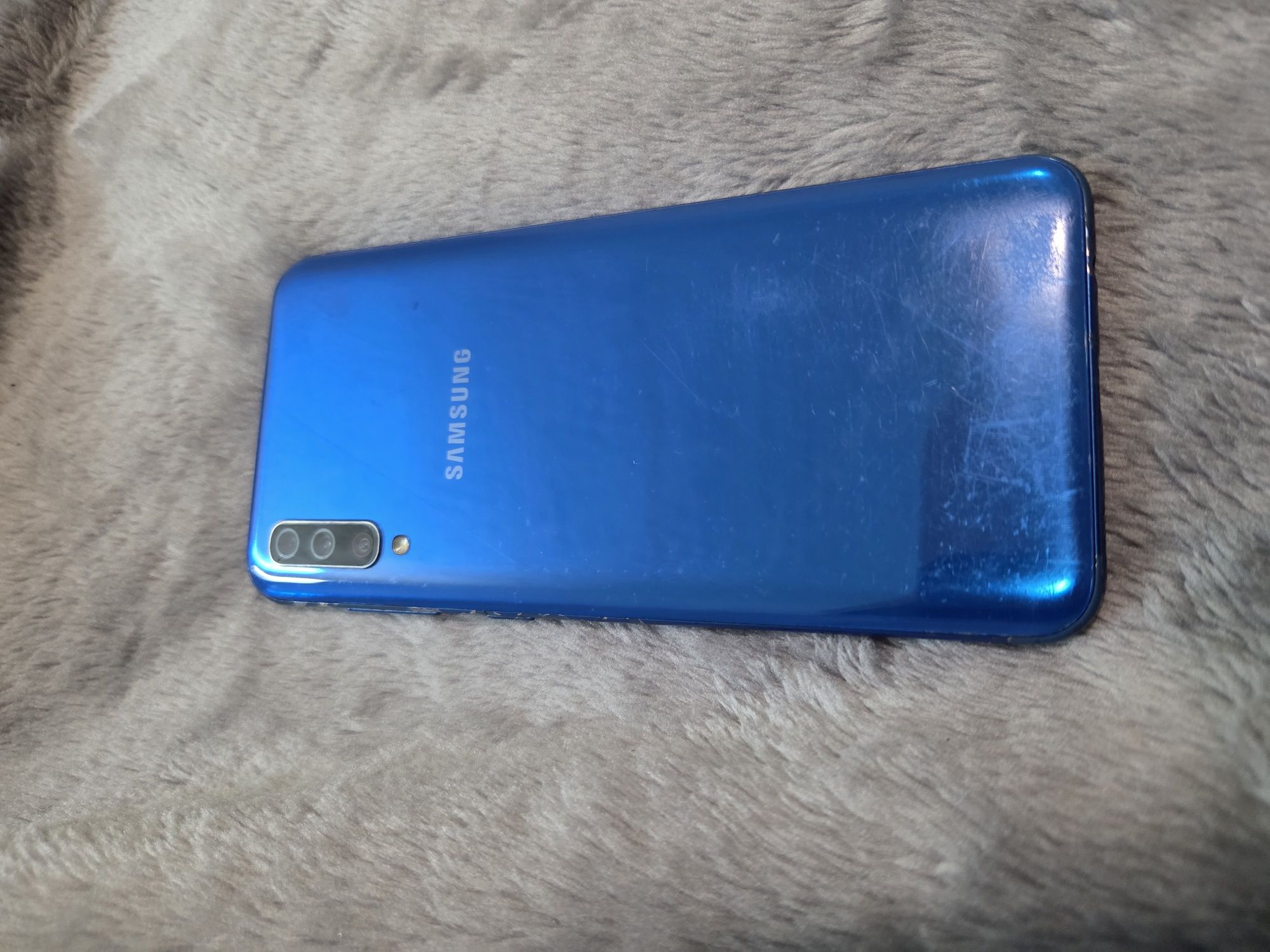 Мобільний телефон Samsung A50 4/64 2 sim Опис!