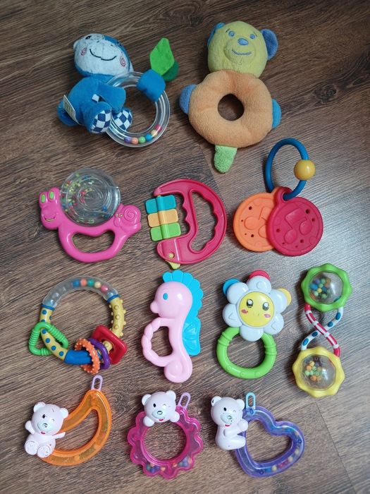 Погремушки для найменших. Брязкальця