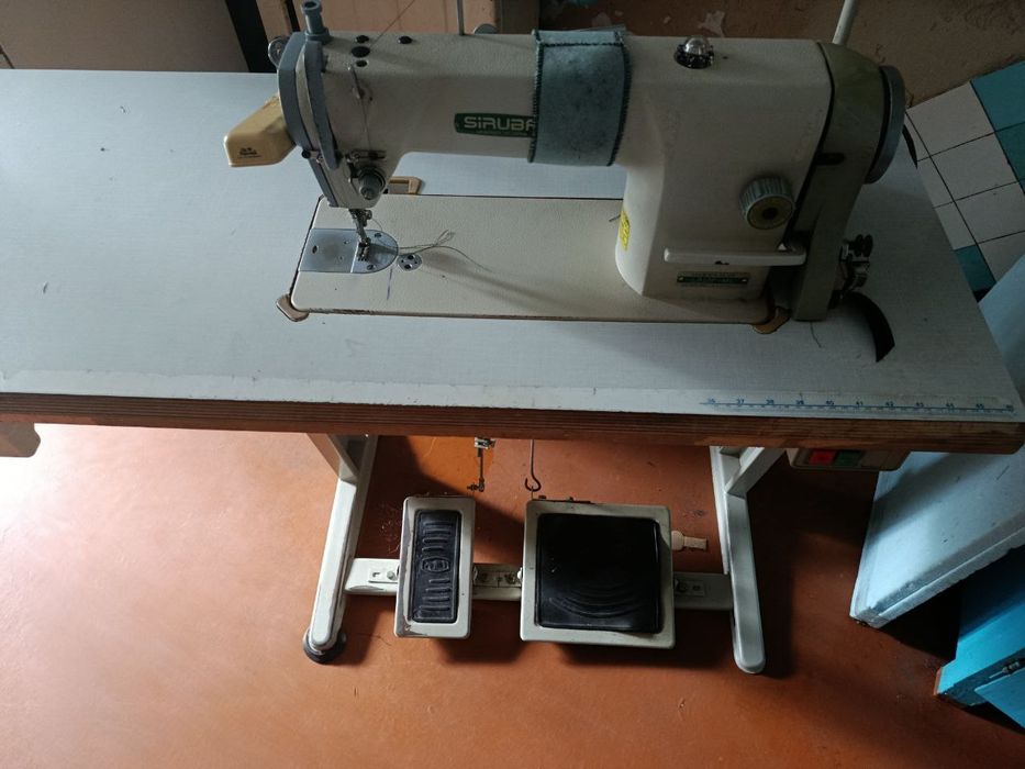 Швейна машина SIRUBA.