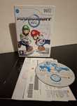 Mario Kart Wii com caixa e dois volantes genéricos