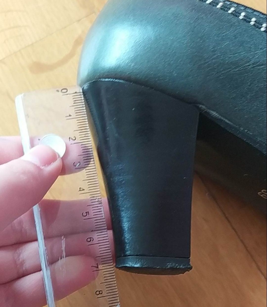 Buty na obcasie popielate