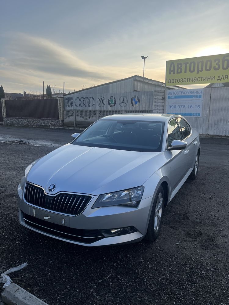 Ляда Кришка Багажніка Суперб 3 Superb3 Skoda