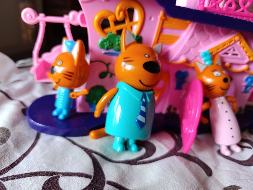 Будиночок з кошенятами