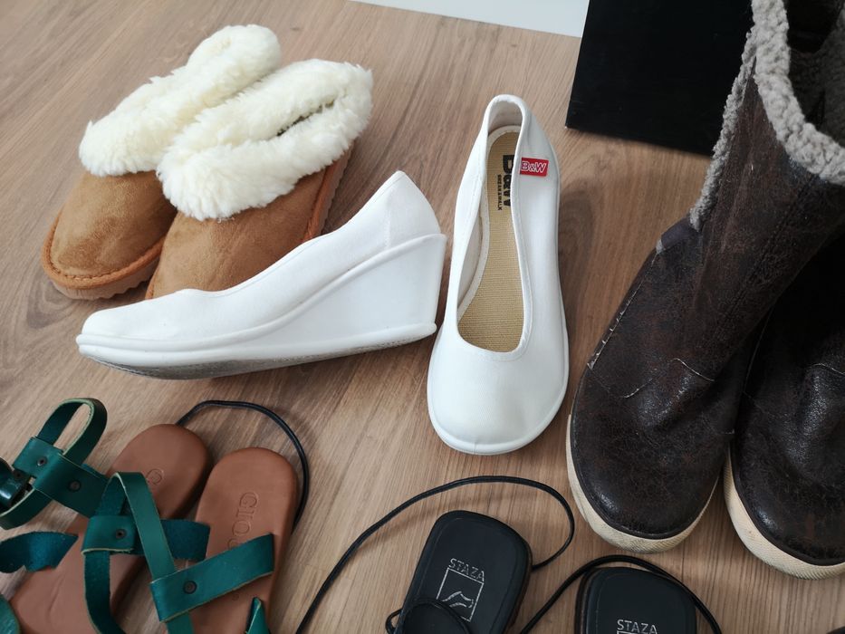 Vendo sapatos botas sandálias chinelas ténis baratas