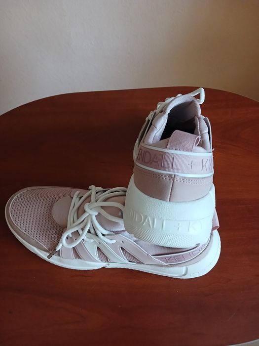 Кроссовки женские Kendall + Kylie р.38 весна - лето.