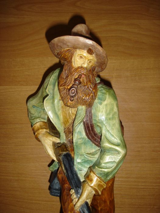 Rzeźba drewniana Myśliwy na polowaniu prezent