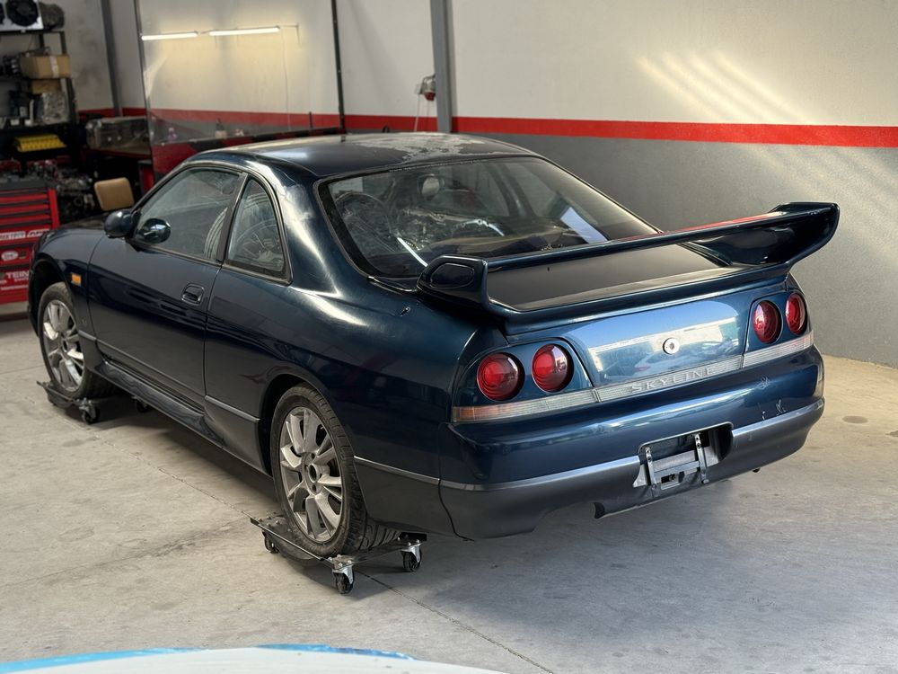 Nissan Skyline R33 - Rolling Shell