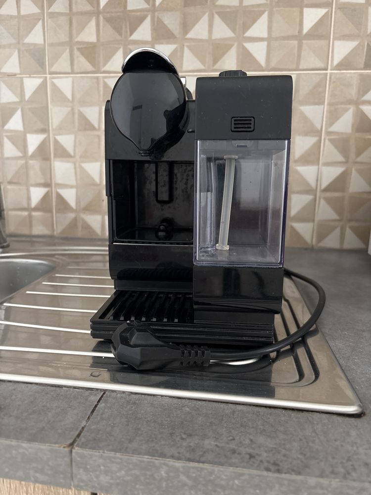 Máquina de Café Nespresso Delonghi Usada - Excelente Condição!