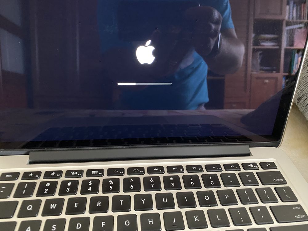 MacBook Pro srebrny