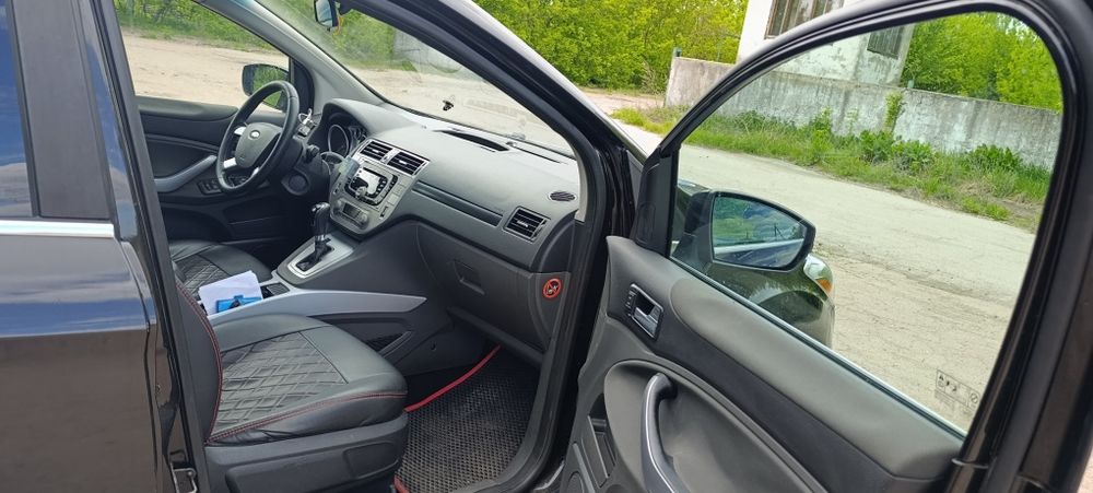 Форд Куга 2 л дізель 2013 року,в хорошому стані.