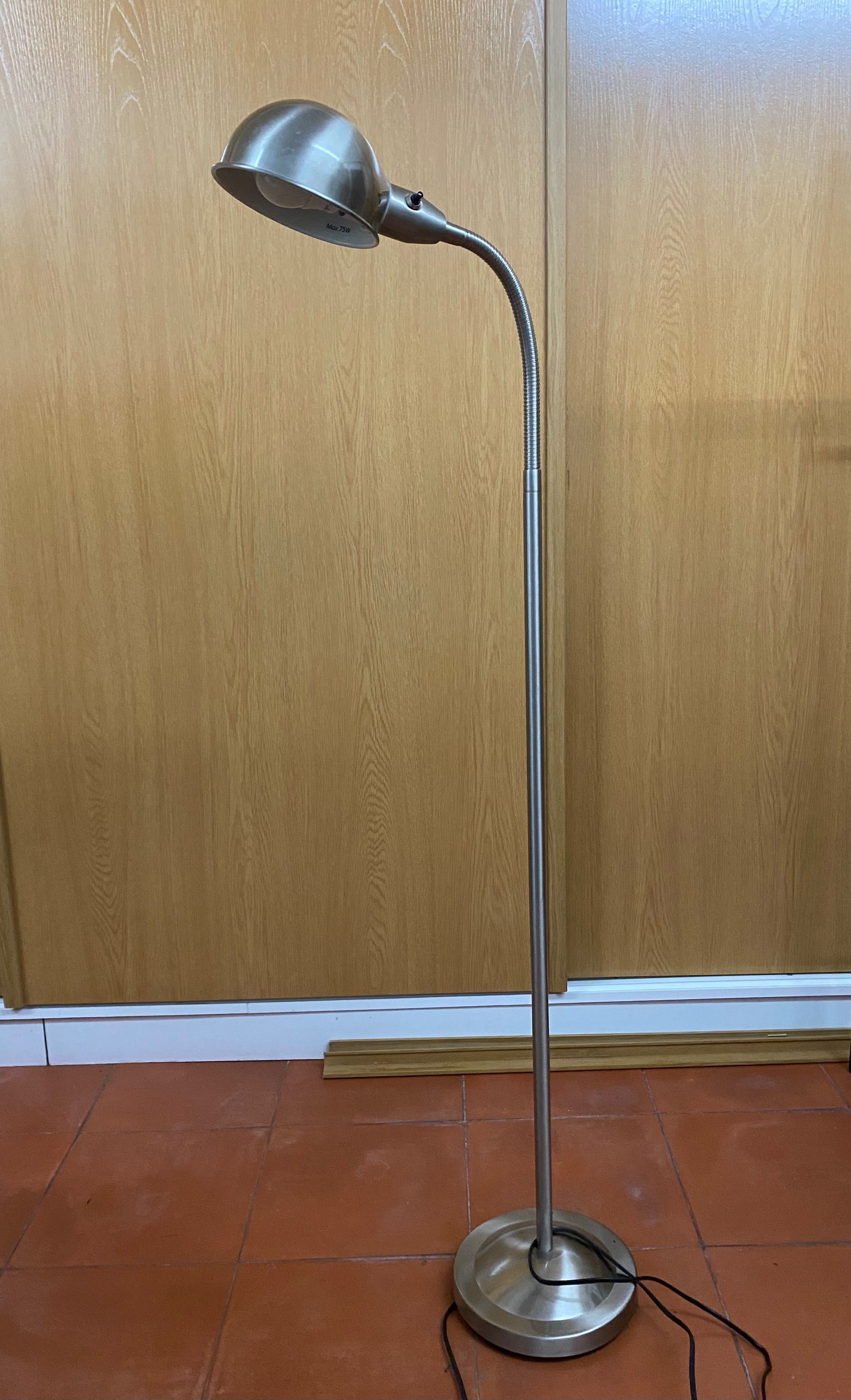 Candeeiro de pé flexível em inox