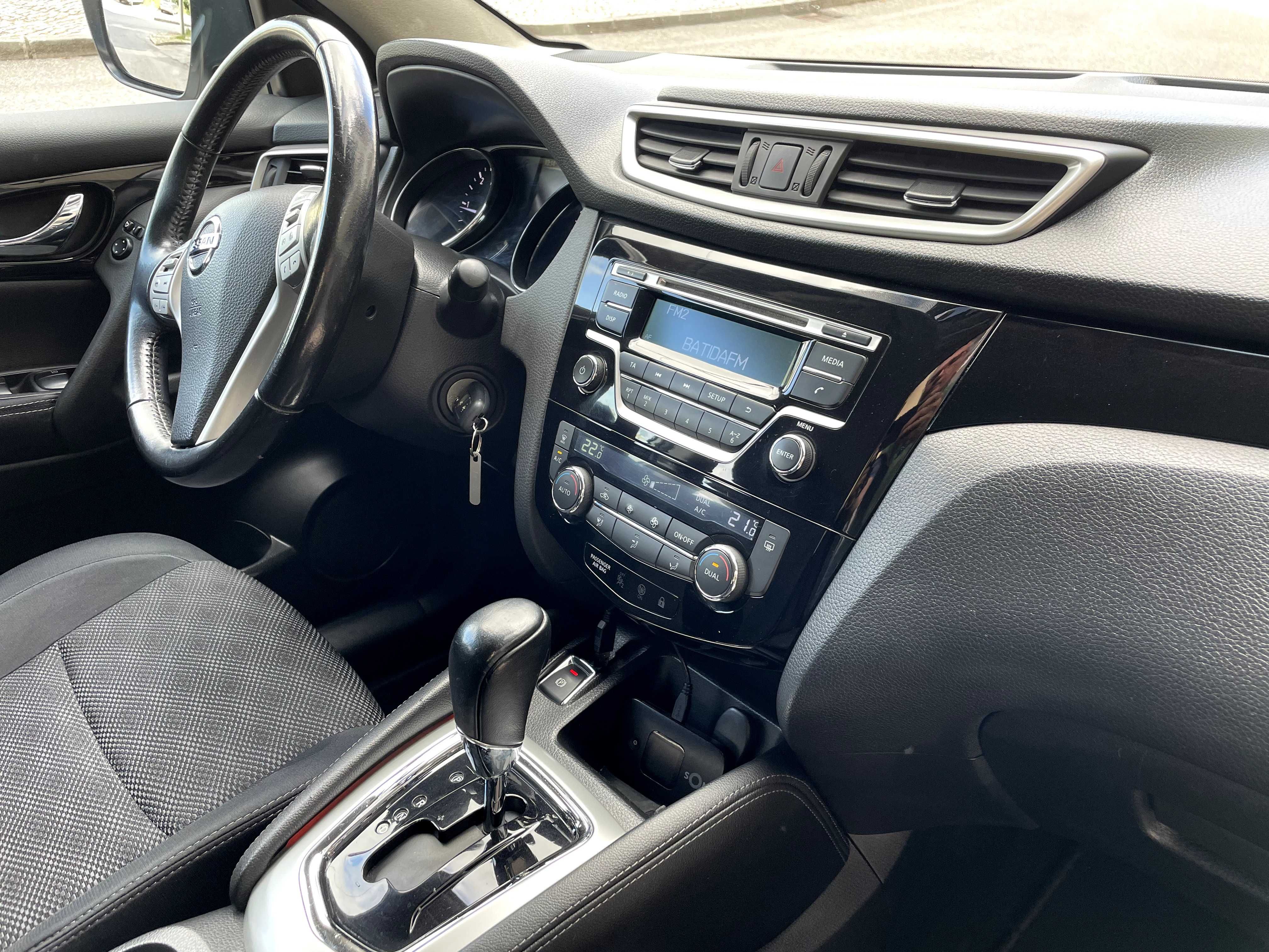 Nissan Qashqai 1.6 Cx. automática Excelente estado. Pneus novos.