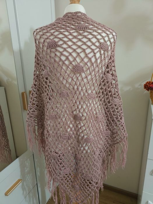 Ręcznie robiona chusta w pudrowym kolorze