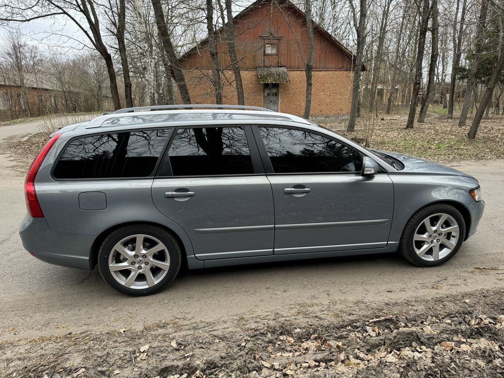 Продам Volvo v50 1.6 D2 2012