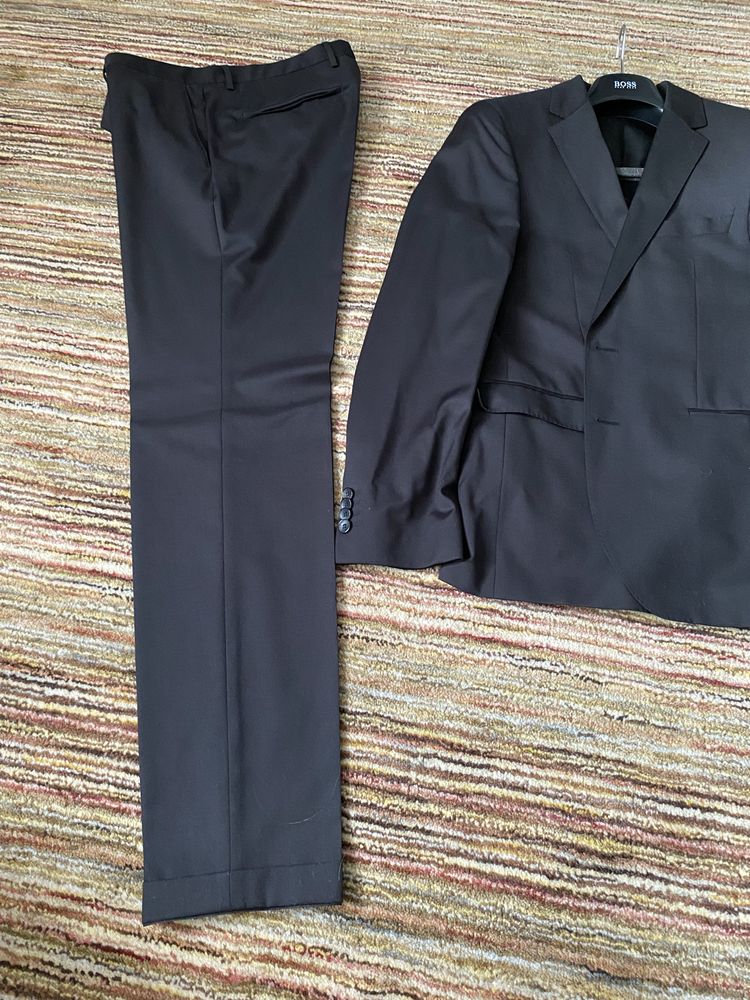 czarny garnitur BOSS wełna rozmiar 48