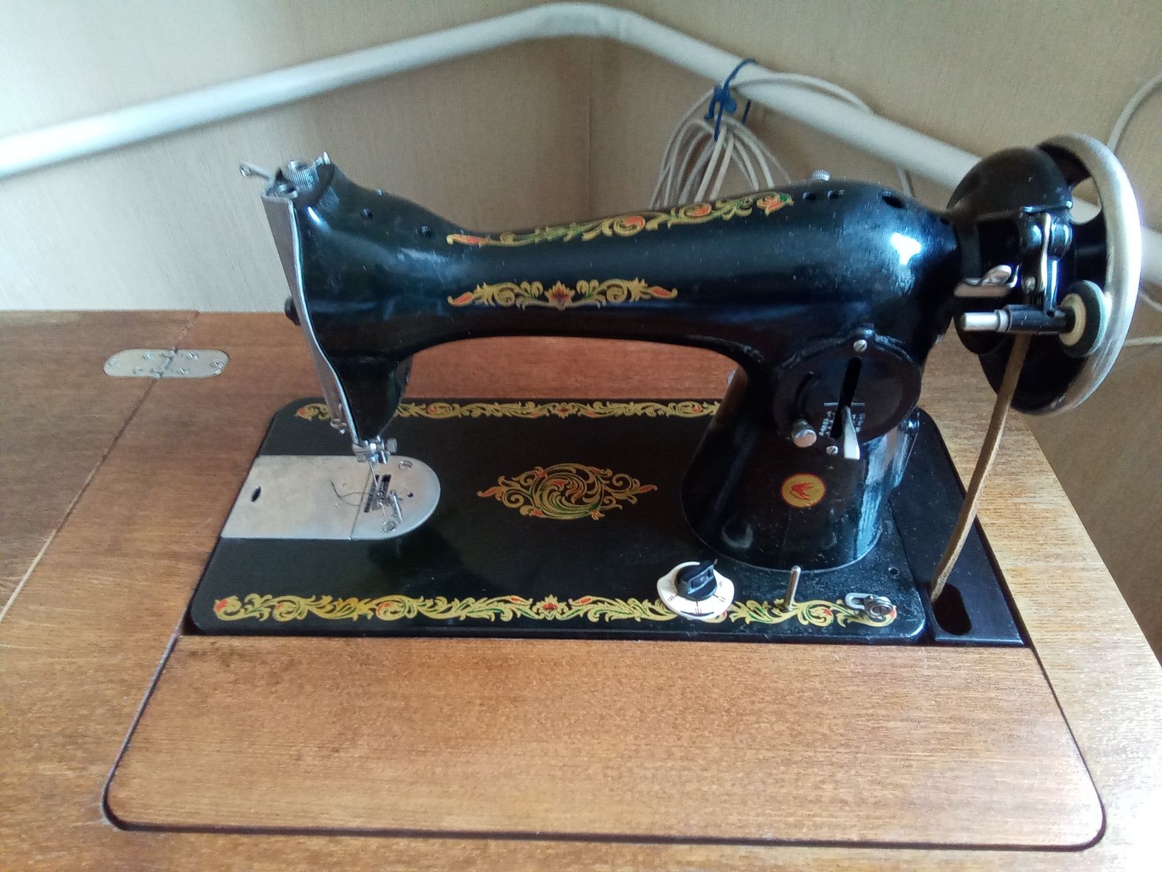 Продам новую ножную швейную машинку Подольск 2М-22 1985г.