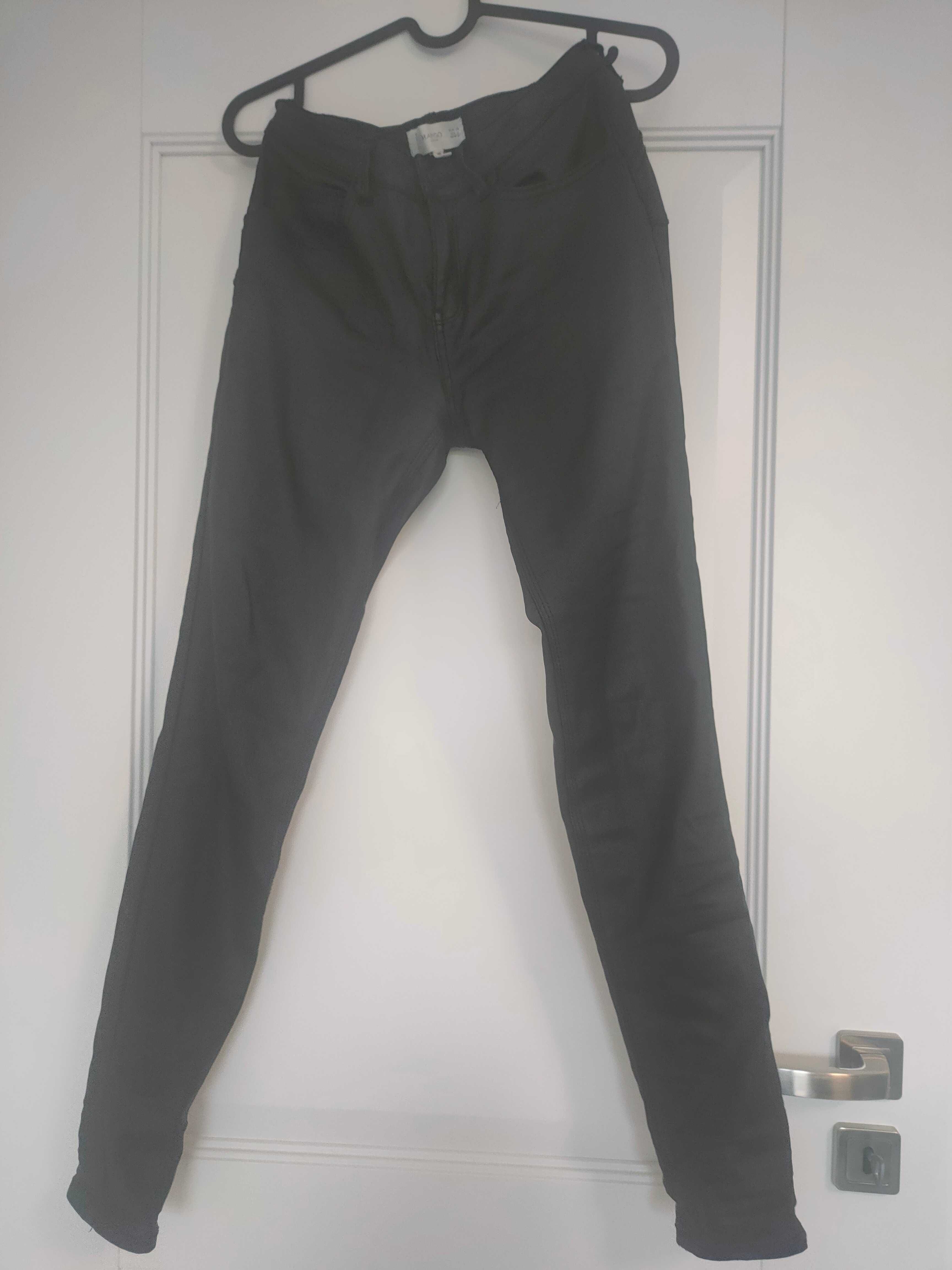Czarne woskowane spodnie MANGO r.36