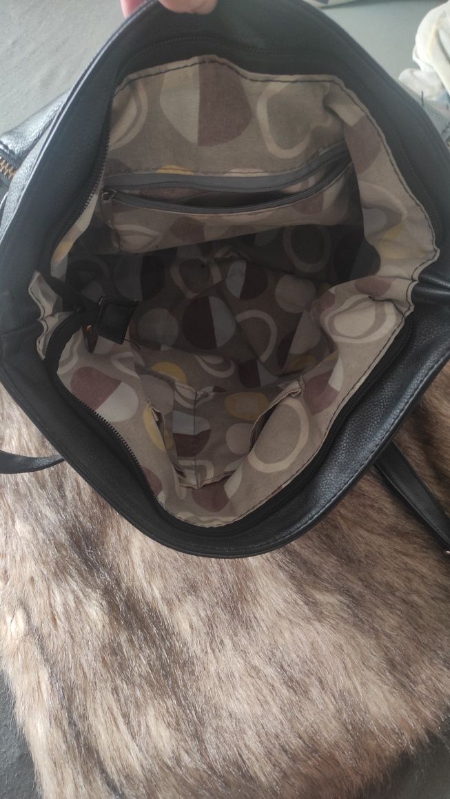Pojemna torba na ramię torebka ekoskóra złote zamki i frędzle
