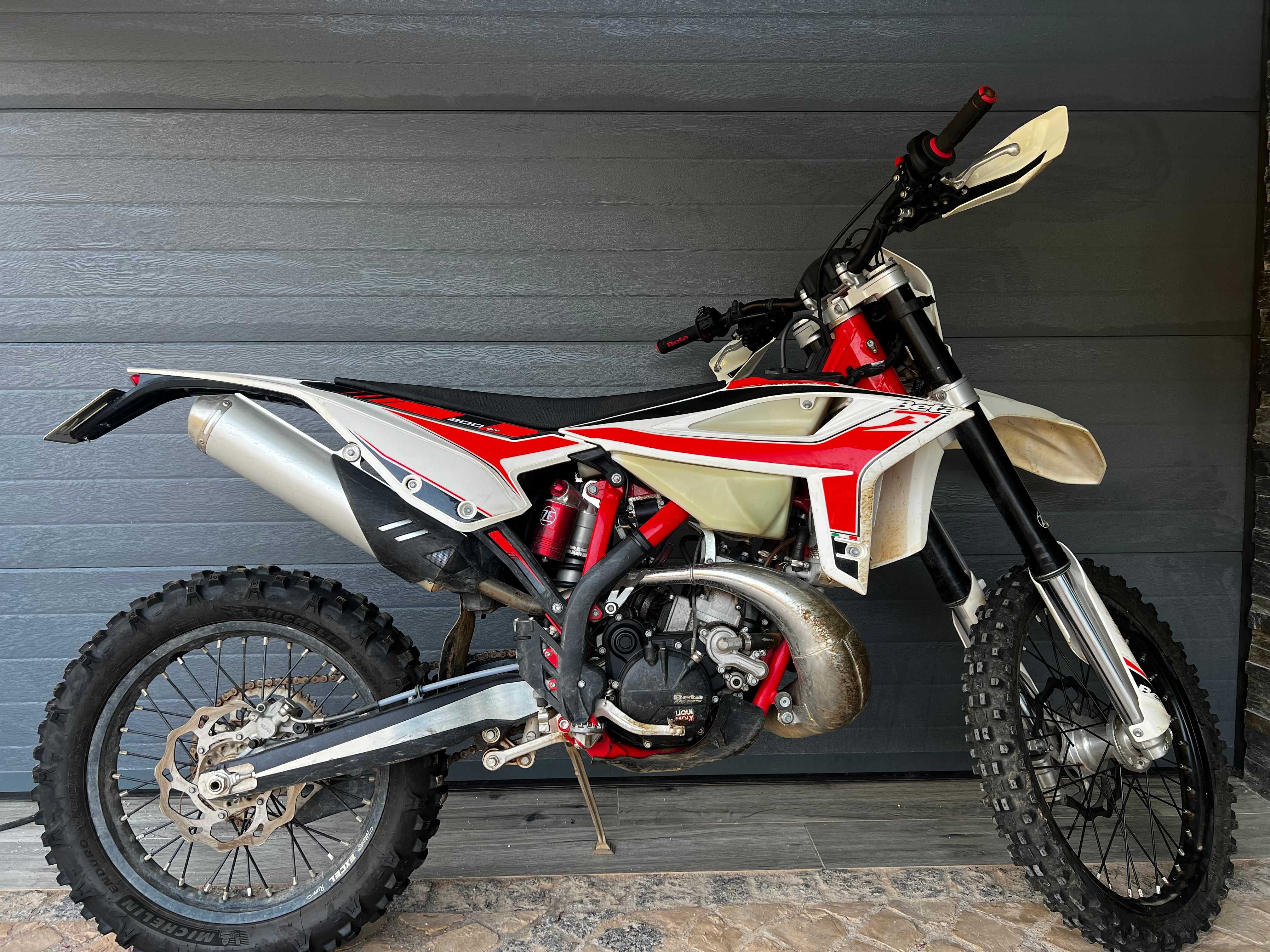 Beta 200 RR 2T 2021 com apenas 11h