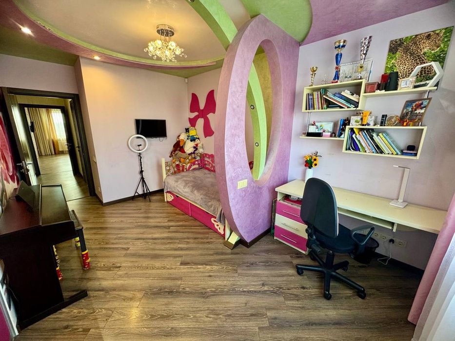 Продажа 4к с ремонтом в новом доме, паковка на два авто