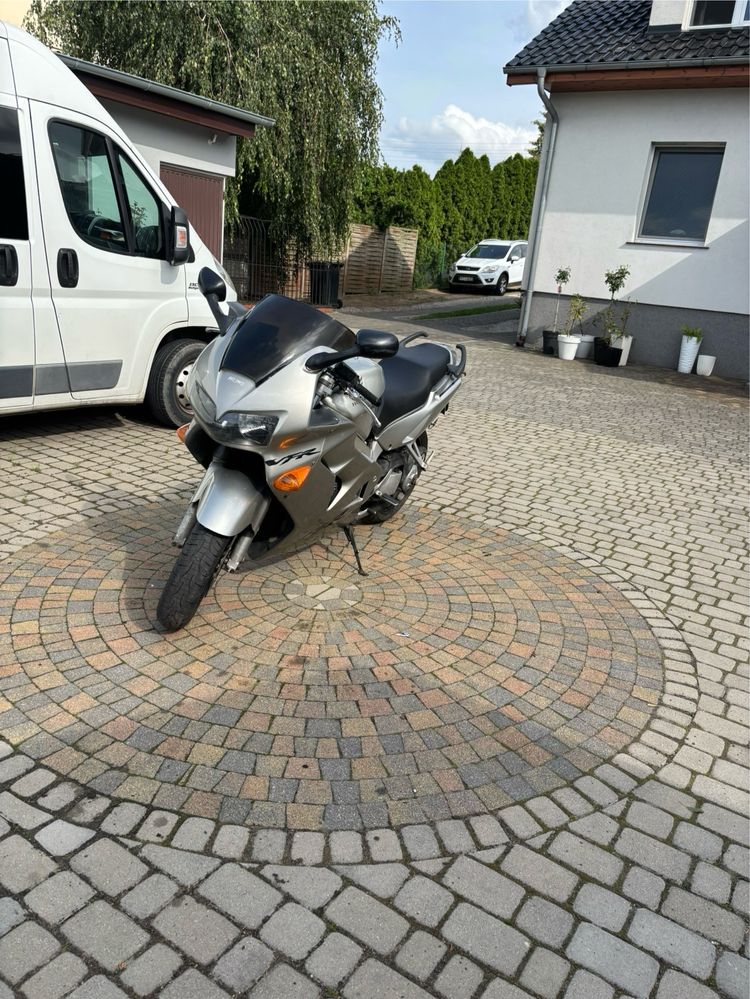 Motocykl honda VFR 800fi rc46