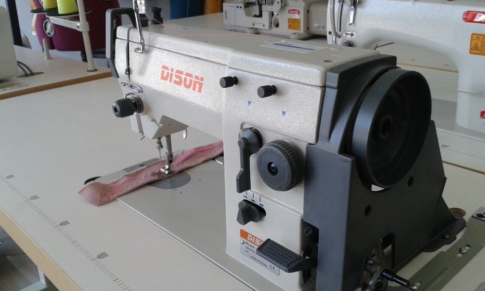 Maquina costura ziguezague 20U NOVA